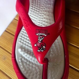 CROCS x NC State Wolfpack Adult Unisex  Red Flip Flops M4/W6
